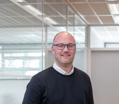 Portret van medewerker Rik bij schoonmaakbedrijf 1nergiek