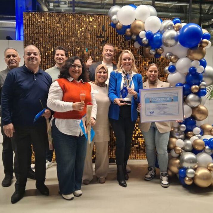 Groepsfoto van collega's van schoonmaakbedrijf 1nergiek bij Best Practice Awards 2025